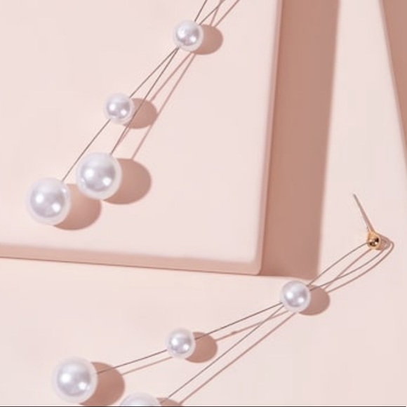 ⚡️STUNNING ⚡️FAUX PEARL EARRINGS- Earring - Picture 5 of 6